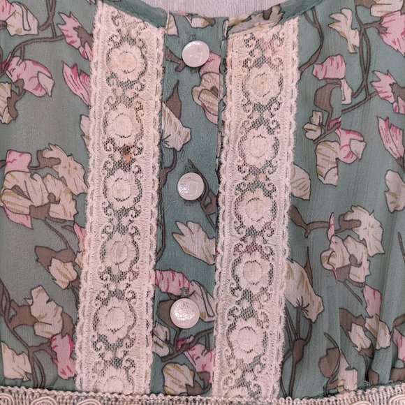 Shabby Chic Yumi Floral and Lace Mini Dress - Picture 3 of 13